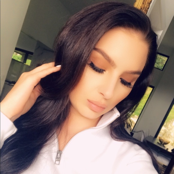 Meet your Posher, Carly - Picture 1 of 1